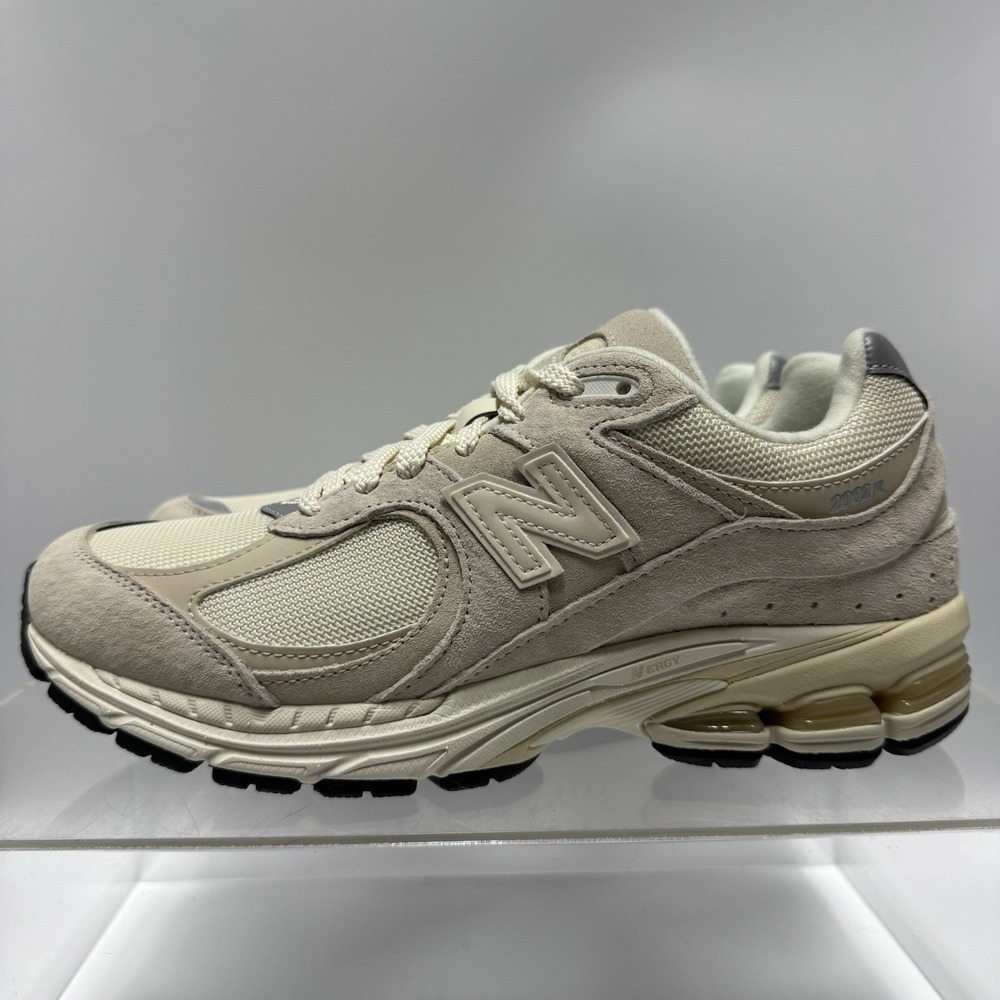 New Balance 2002R Calm Taupe Beige M2002RCC Brand New Men's Size 8 / Women's 9.5